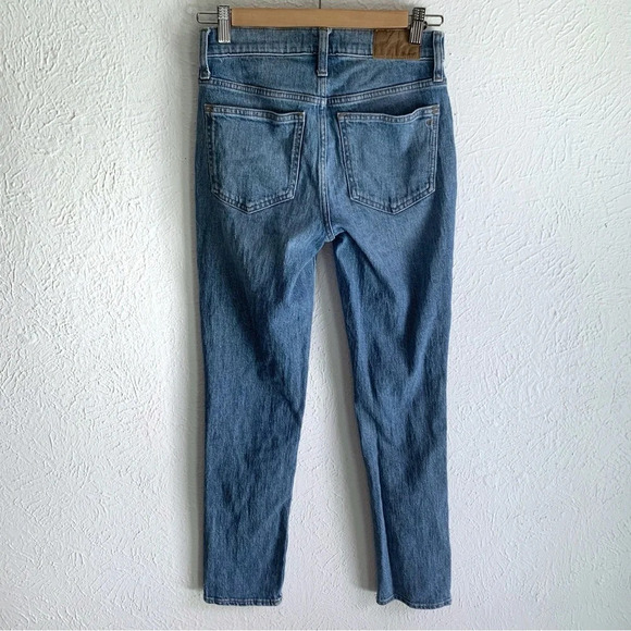 Madewell The Mid-Rise Perfect Vintage Jean in Ainsdale Wash: Knee-Rip Edition 24 - Picture 5 of 7